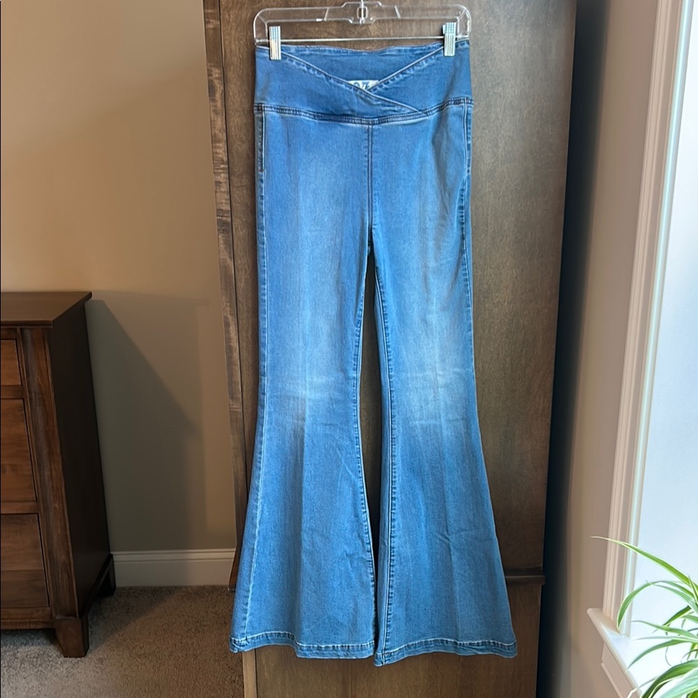 Women's Retro Pull On Cross Waist Bell Bottom Jeans